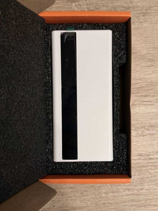 Powerbank Hinne 10000mAh новий білий з LED-дисплеєм