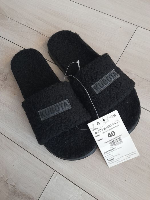 Nowe z metką klapki baranki Kubota rozm 40