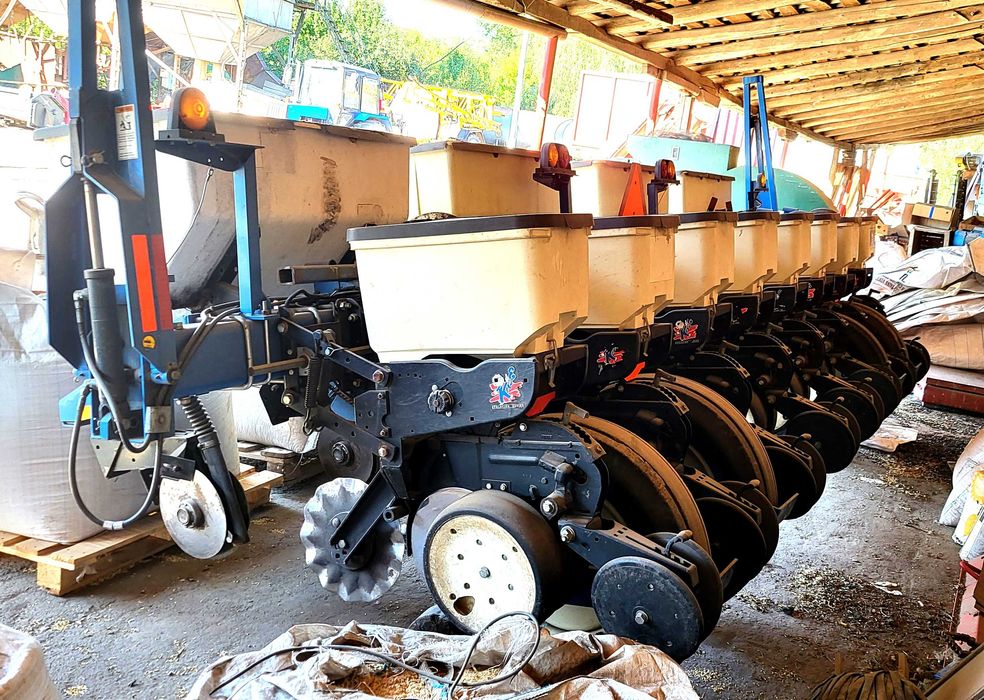 Cівалка точного висіву Kinze 3000


В гарному робочому стані