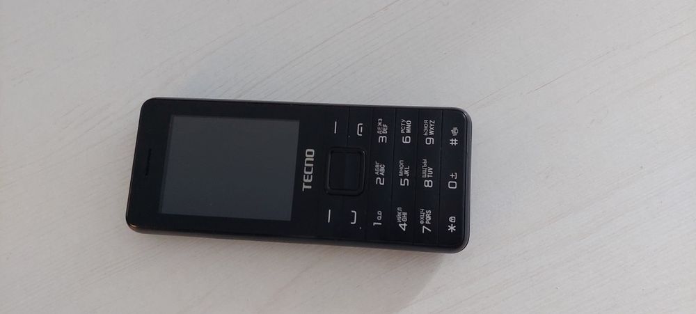 3 сім карти  мобільний телефон tecno t372