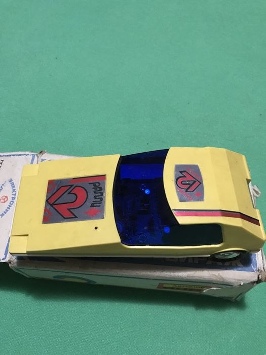 Вінтажна радіоуправляєма машинка