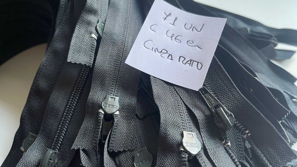 fecho de correr cinza rato com 46 cm Novo preço: 25 em vez dos 40