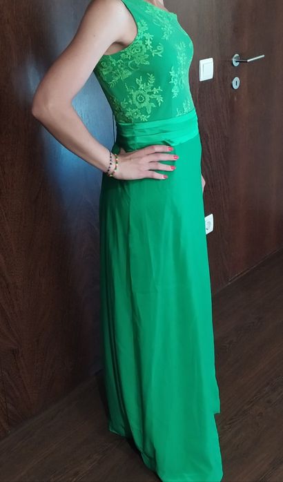 Vestido verde de renda longo para cerimônia