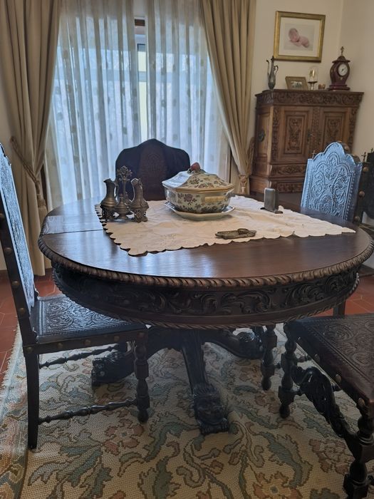 Mobilia antiga trabalhada para sala