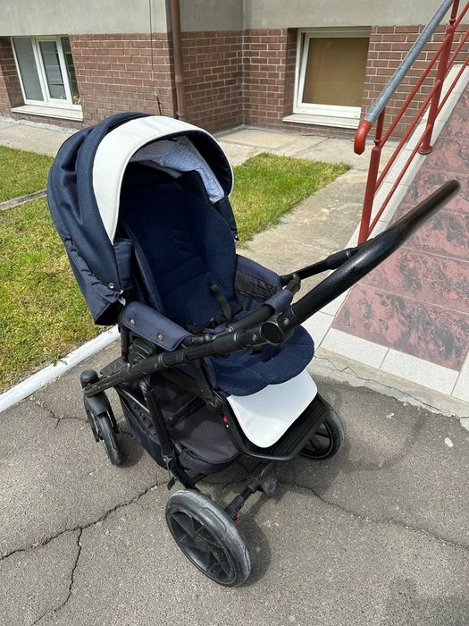 Продам універсальну дитячу коляску Adamex Barcelona 3 в 1.