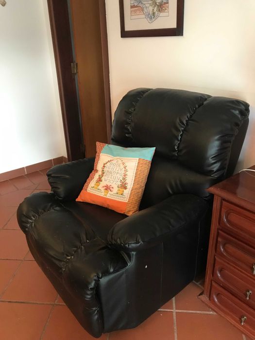 Poltrona de massagens reclinável de couro artificial preto - 290€