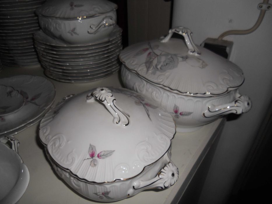 serviço de jantar muito antigo