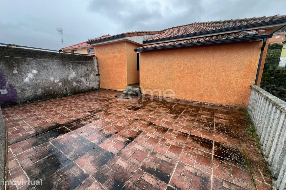 Moradia T4 com 4 Suites em Águas Frias – A 10 Minutos de Chaves