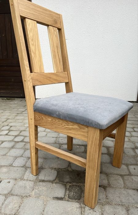 Дубовий стіл та стільці