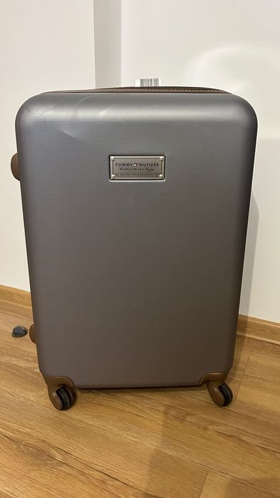 Walizka na kółkach Tommy Hilfiger