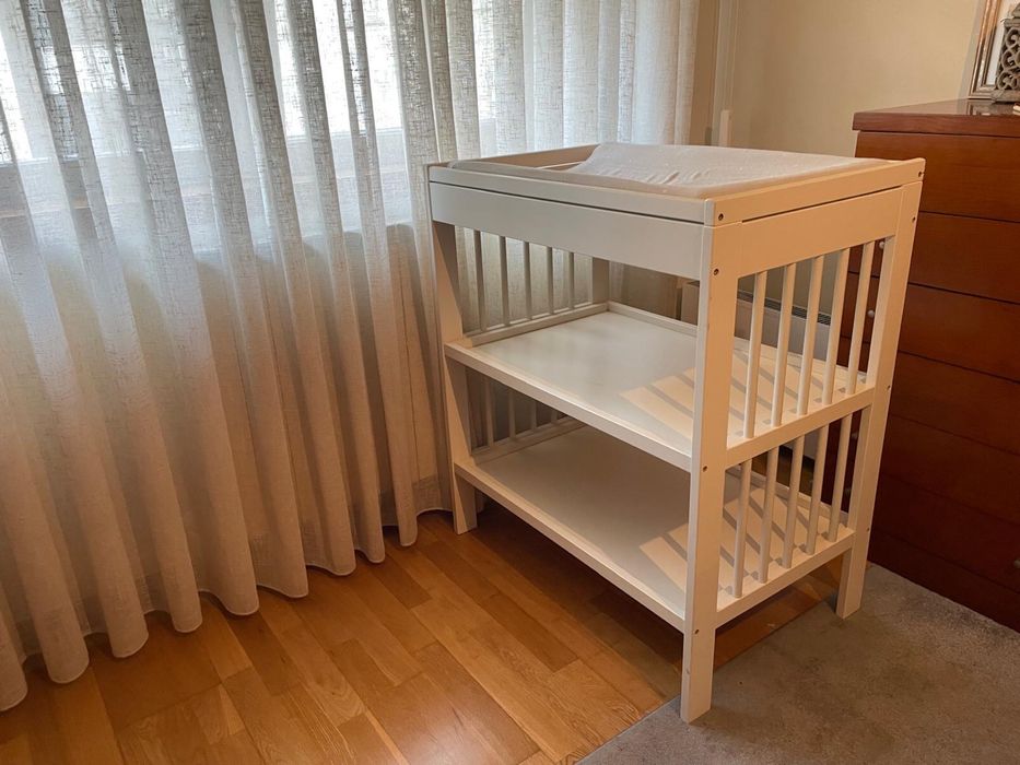 Movel muda fraldas IKEA com esponja