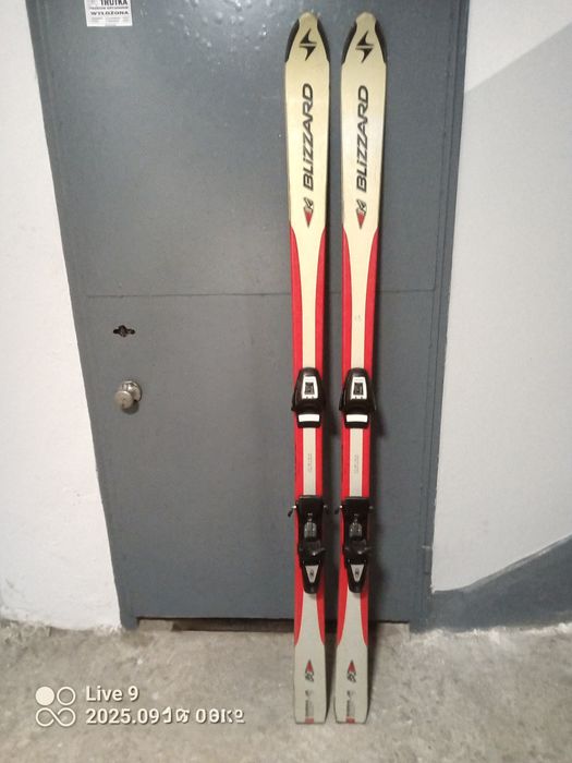 Narty 160 cm w dobrym stanie plus kask