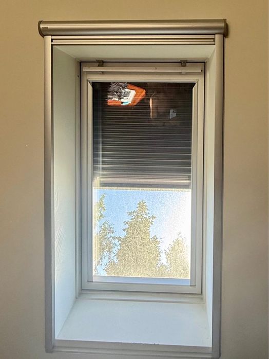 Żaluzja solarna do okna velux