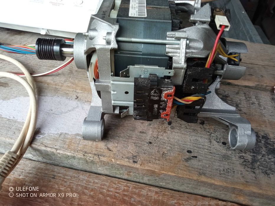 sprzedam silnik do pralki   pfd  1266   300w. 230v