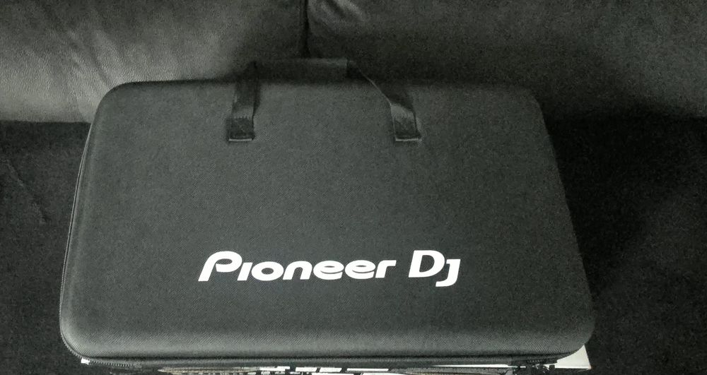 Vendo mesa DDJ- FLX4 com garantia