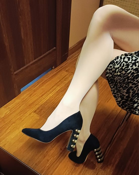 Czółenka na ozdobionym obcasie 37