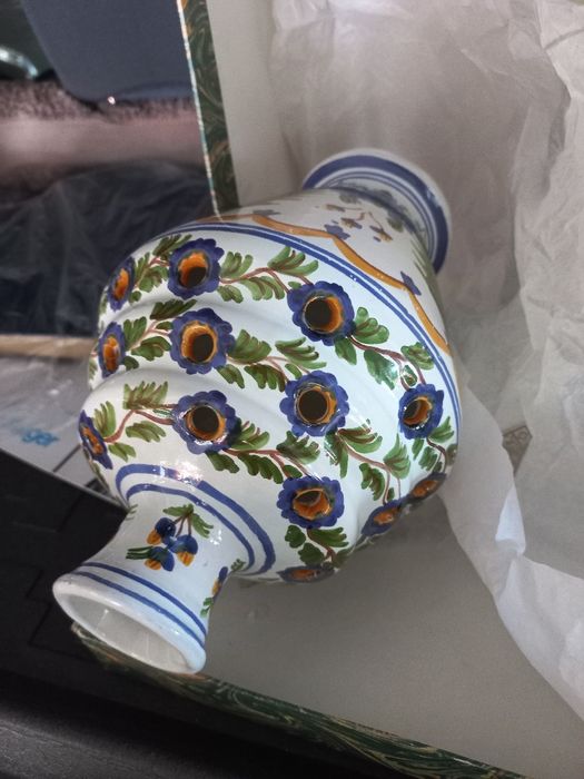 Jarra antiga pintada à mão