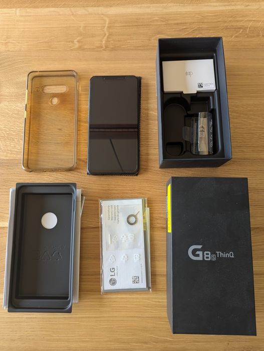 Smartfon LG G8s zestaw