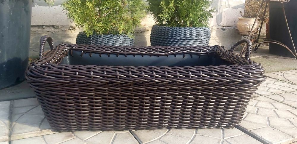 Кашпо ручної роботи із штучного ротангу