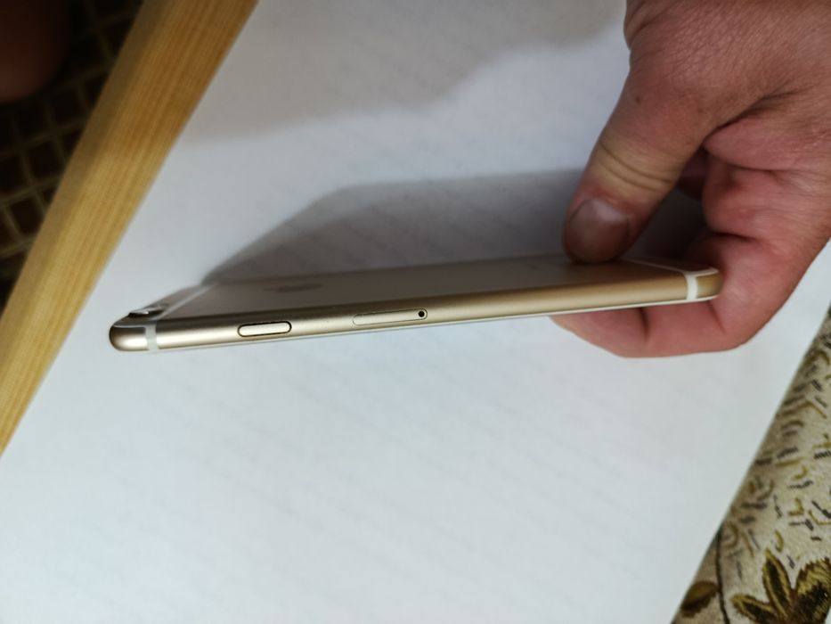 iPhone (не включается, целый, физ.сим-карта)