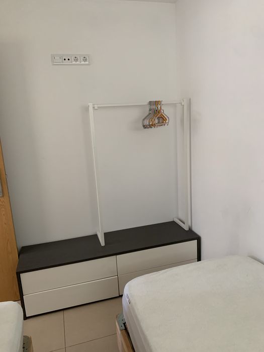 Cabide em metal para fixar em movel