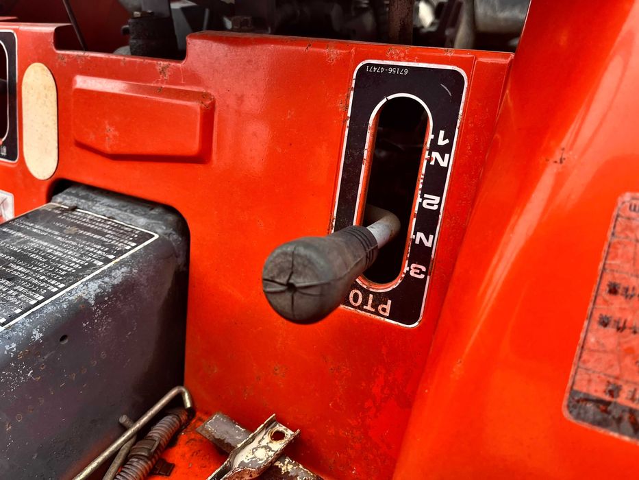 Японський мінітрактор Kubota B4