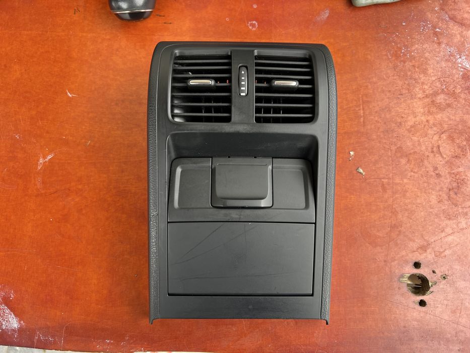 Підлокітник центральна консоль борода VW Passat B7 Європа дефлектор