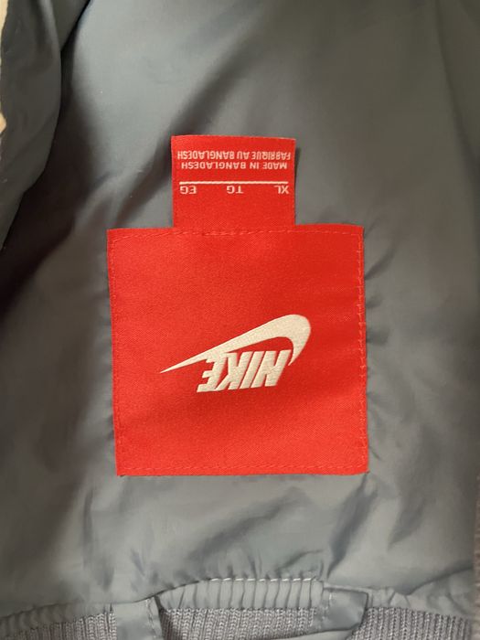 Продам бомбер Nike