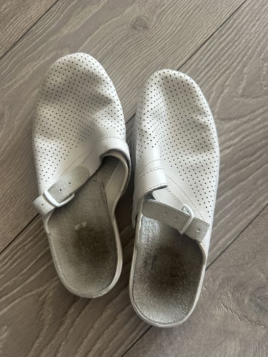 Тапочки білі  сабо шкіряні