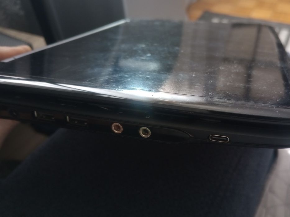 Laptop Acer A0751h (na części lub do naprawę)