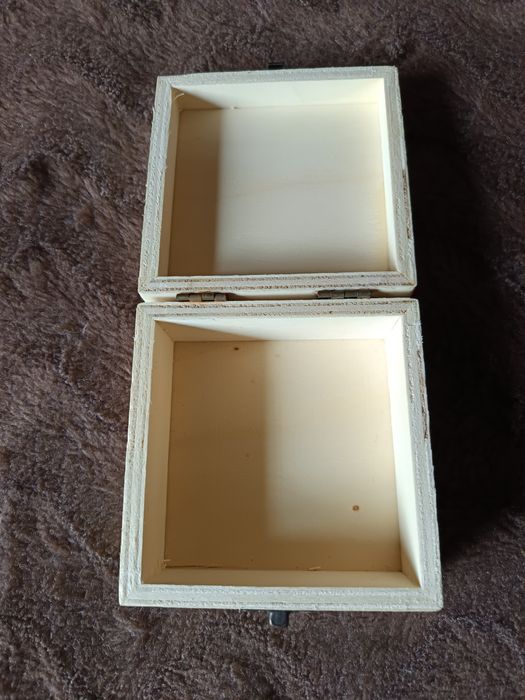 Drewniana szkatułka, pudełko z motylem, motyl