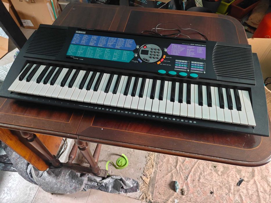 Teclado Eletrónico Yamaha PSR-185 – Com Ritmos e Acompanhamento