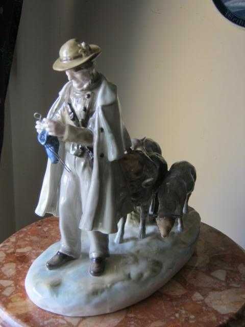 Статуэтка.Ремесленики . JACOB PETIT PARIS PORCELAIN (Paris, - сер.19в.