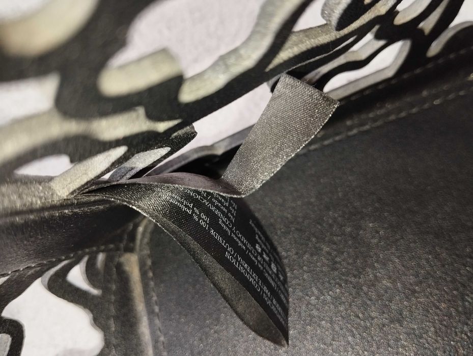 Linda mala em cor rosa.