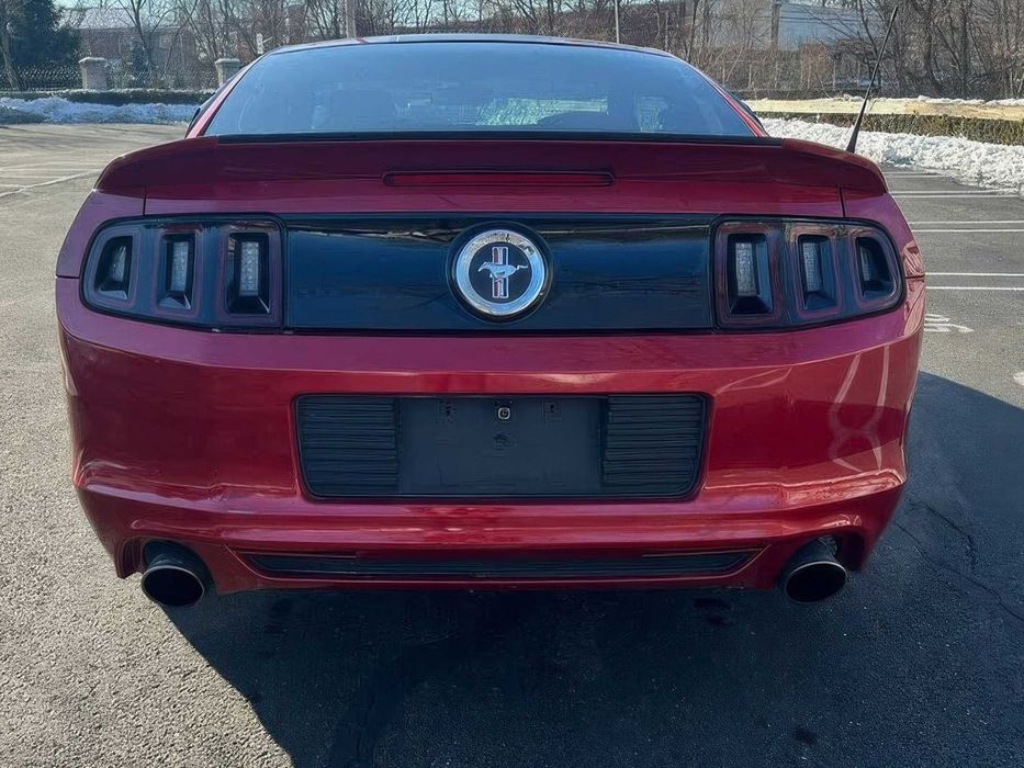 Ford Mustang V6 Premium Coupe      2013