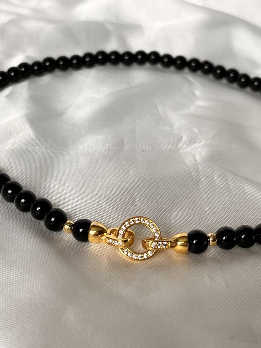 Намисто з чорного оніксу.