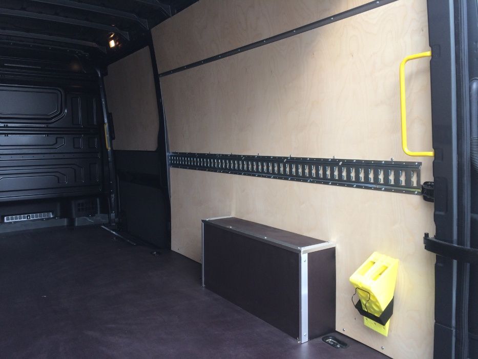 VW Crafter L3H2 Zabudowa ze sklejki