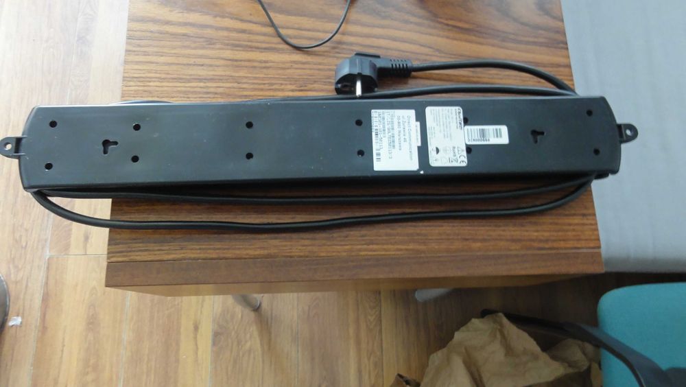 Listwa zasilająca antyprzepięciowa Qoltec z zab. 8 gniazd 1.8M