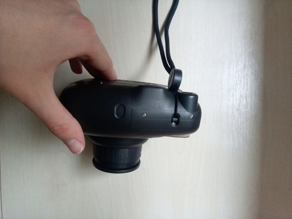 Продам Fujifilm Instax Mini 11