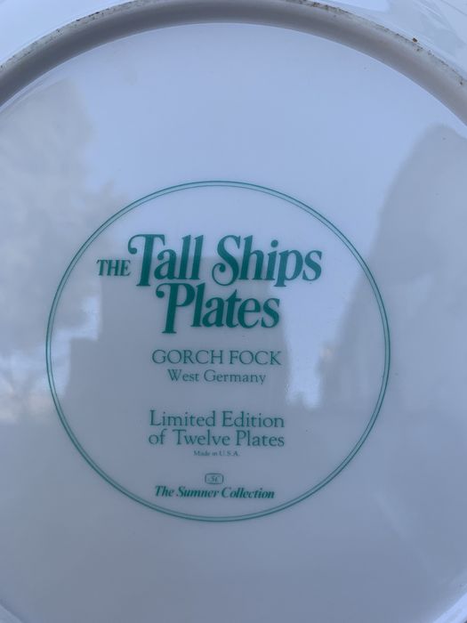 Тарелка фарфоровая декоративная