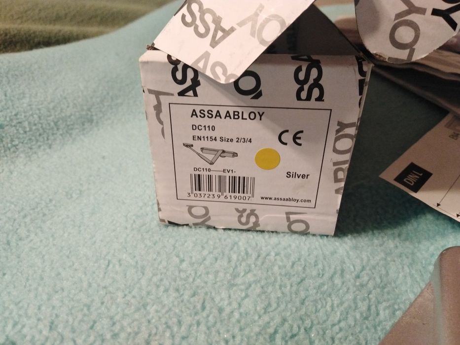 Samozamykacz drzwi srebrny Assa Abloy