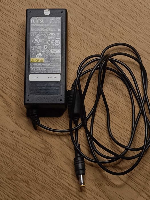Зарядне блок живлення до ноутбука FUJITSU 20V 3.25A 65W (5.5×2.5mm)