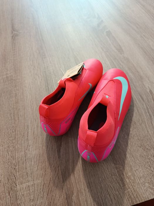 Chuteiras Nike novas