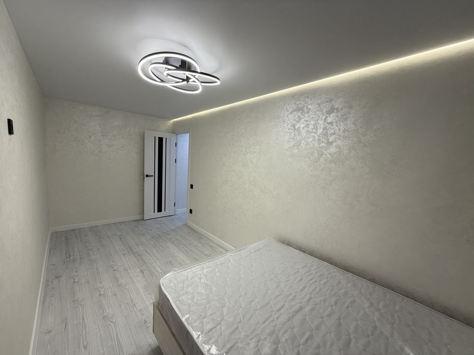 2 кімнатна вул. Небесної Сотні р-н ФОРМАРКЕТА