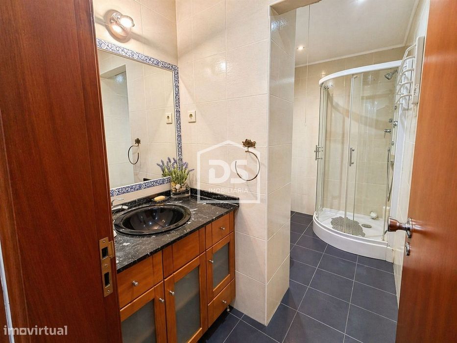 T2 Apartment for Sale in Santo António dos Cavaleiros and Frielas, Loures
