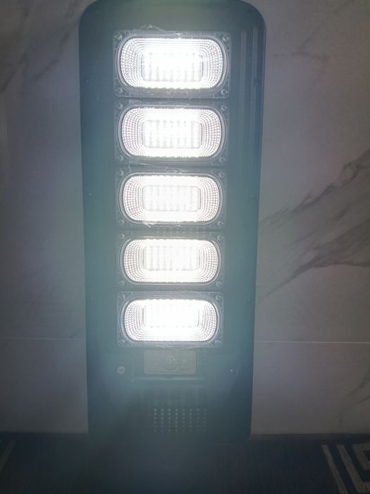 Holofote solar led 250 watts + Sensor de movimento + Comando novo