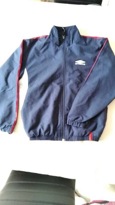 Kurtki, koszulki, spodenki, getry, buty piłkarskie