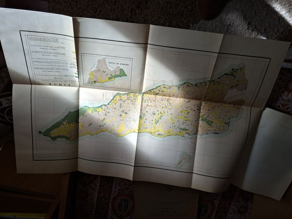 Três livros sobre florestas e madeiras em Timor