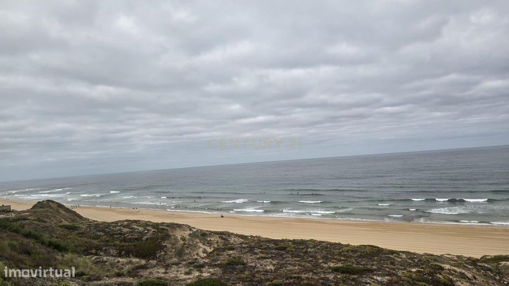 Moradia totalmente remodelada em Santa Cruz- Póvoa de Penafirme – A 5