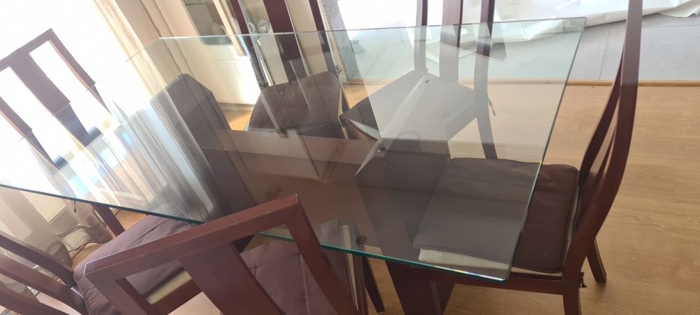 Mesa e cadeiras sala de jantar